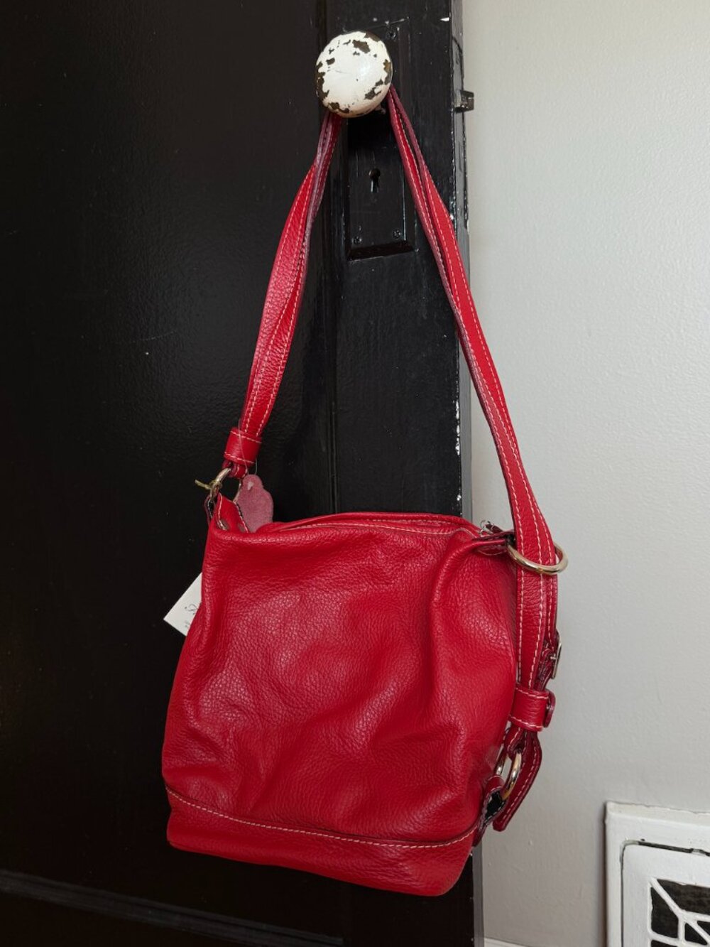 Sleek Red Leather Shoulder Bag with Adjustable Strap